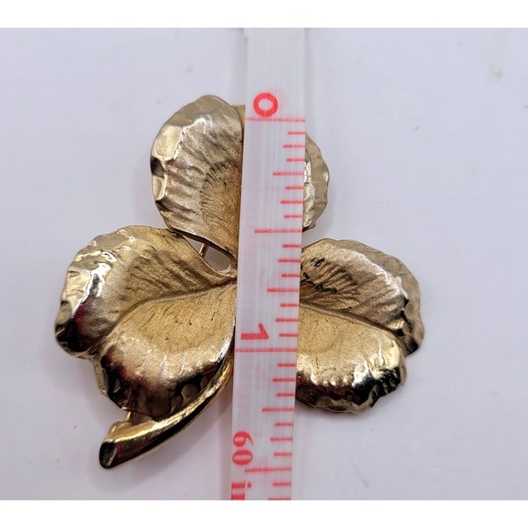 Vintage Napier Shamrock Brooch Women Gold Tone Textured 3 Leaf Clover Pin Lucky - Picture 7 of 9